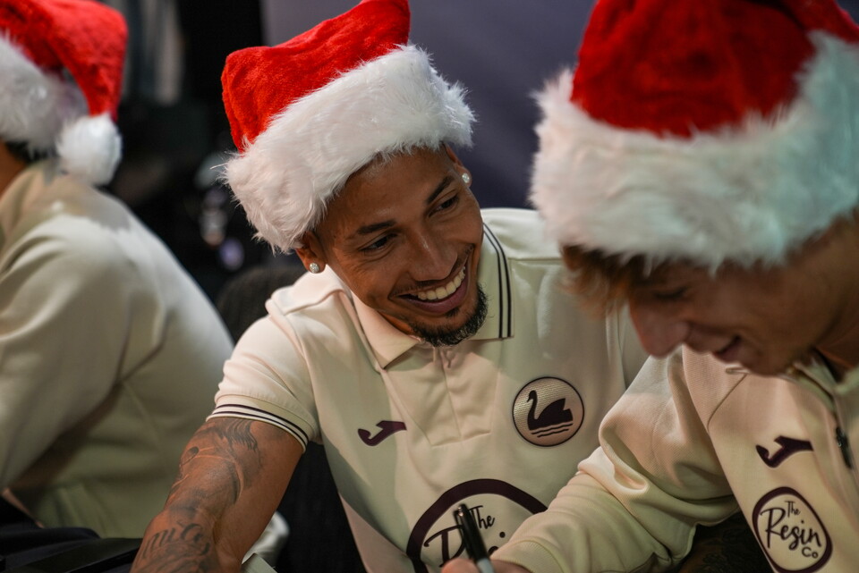 Gallery | Club Shop signing