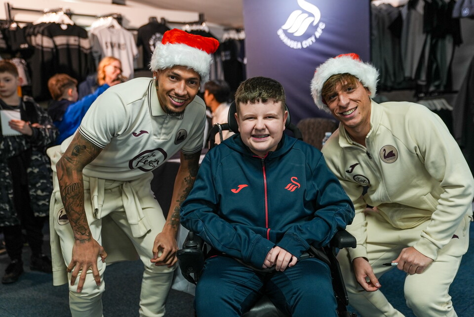 Gallery | Club Shop signing